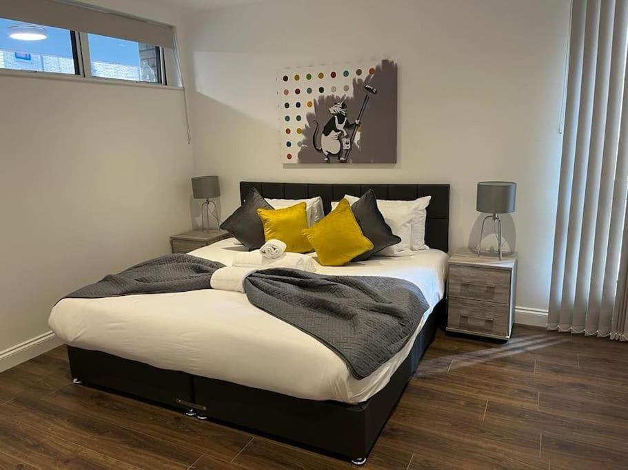 Spacious, Bright & Modern 1 & 2 Bed Apartments At Sligo House - Central Watford Watford  Exteriör bild