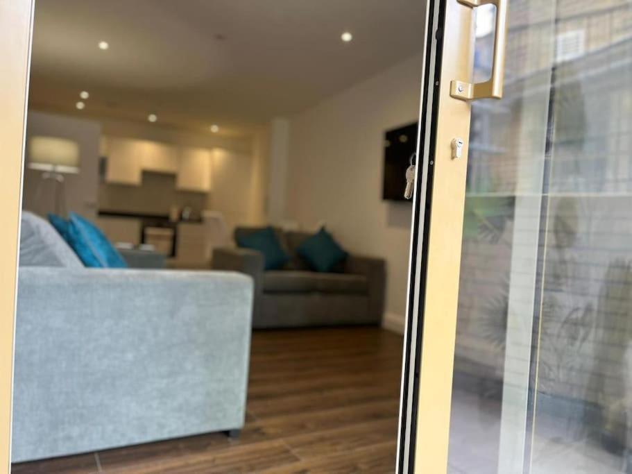 Spacious, Bright & Modern 1 & 2 Bed Apartments At Sligo House - Central Watford Watford  Exteriör bild