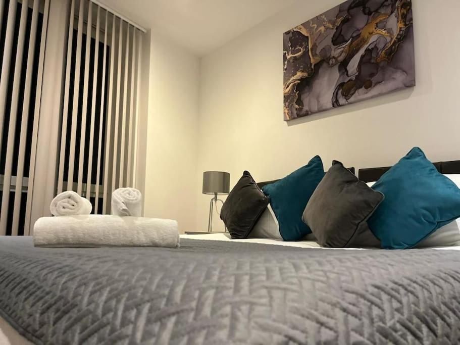 Spacious, Bright & Modern 1 & 2 Bed Apartments At Sligo House - Central Watford Watford  Exteriör bild