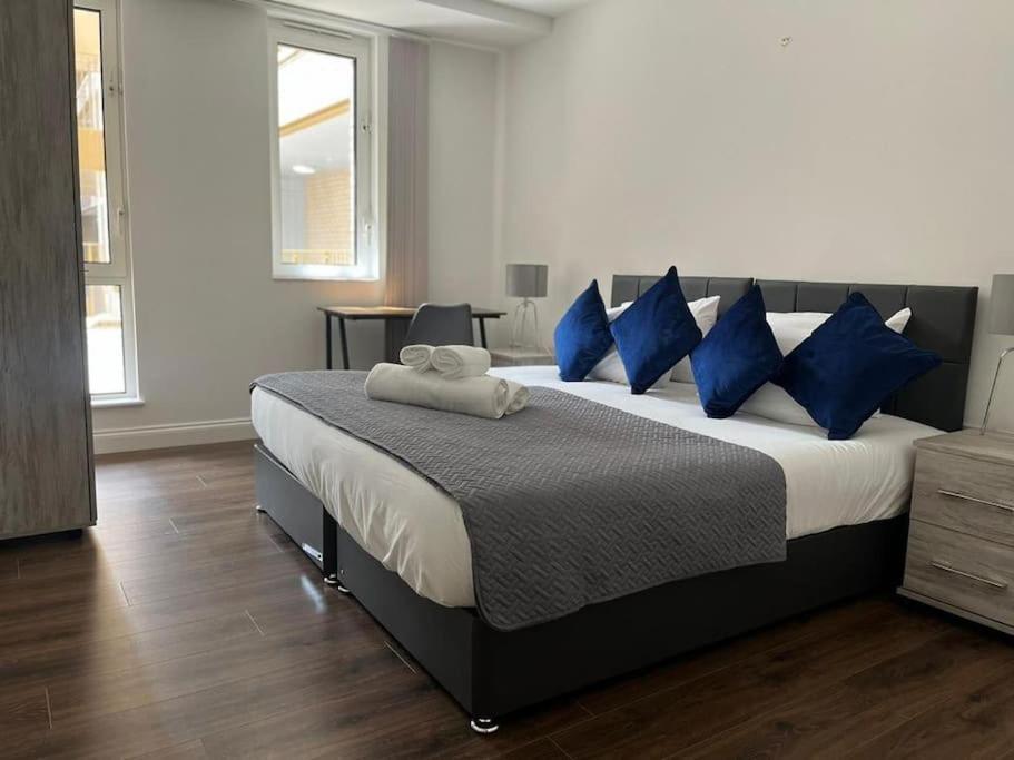 Spacious, Bright & Modern 1 & 2 Bed Apartments At Sligo House - Central Watford Watford  Exteriör bild