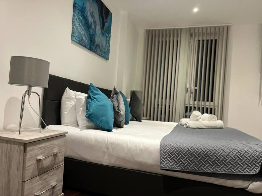 Spacious, Bright & Modern 1 & 2 Bed Apartments At Sligo House - Central Watford Watford  Exteriör bild