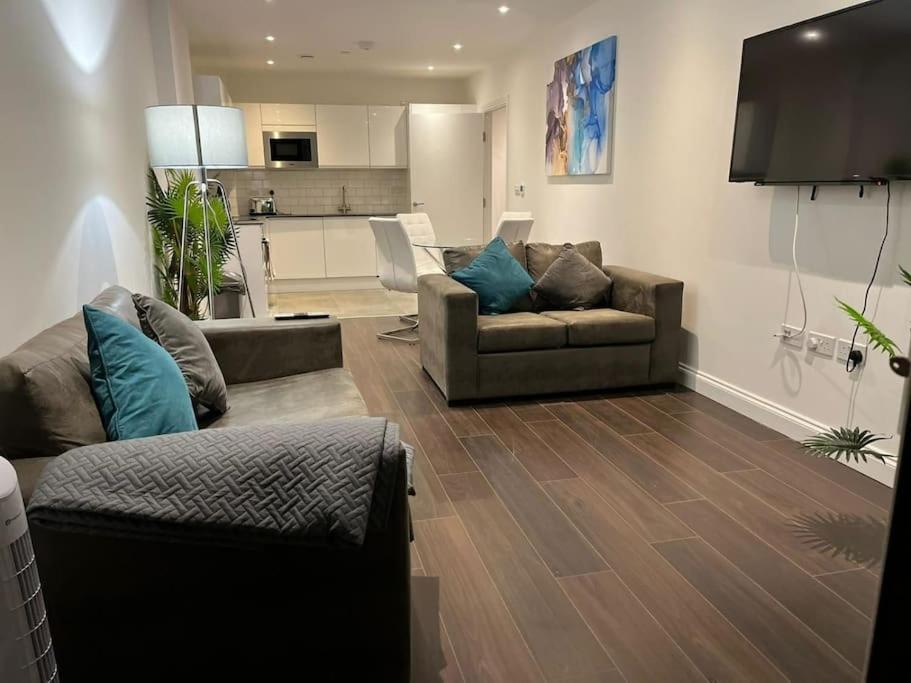 Spacious, Bright & Modern 1 & 2 Bed Apartments At Sligo House - Central Watford Watford  Exteriör bild